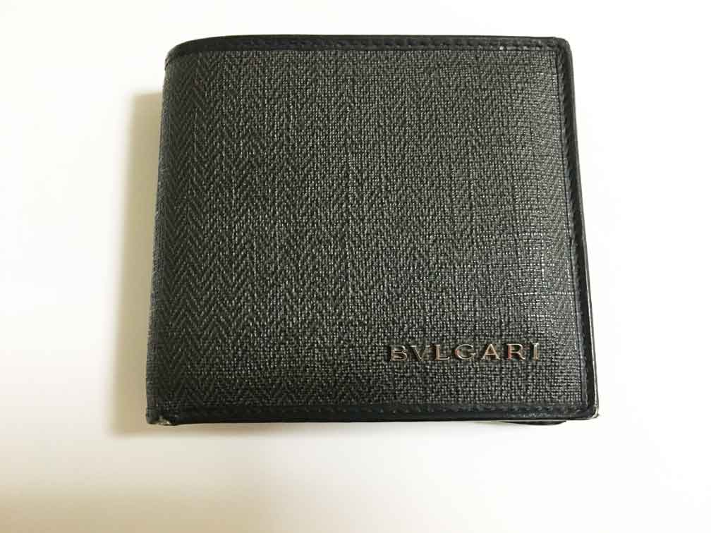 ブランド品の財布を長持ちさせる方法 ハンカチ タオルで財布を包んで保護