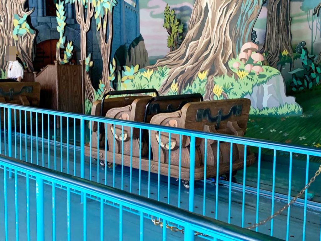 ディズニーランドで一番怖い乗り物「白雪姫」。子供号泣、大人唖然。体験レポ