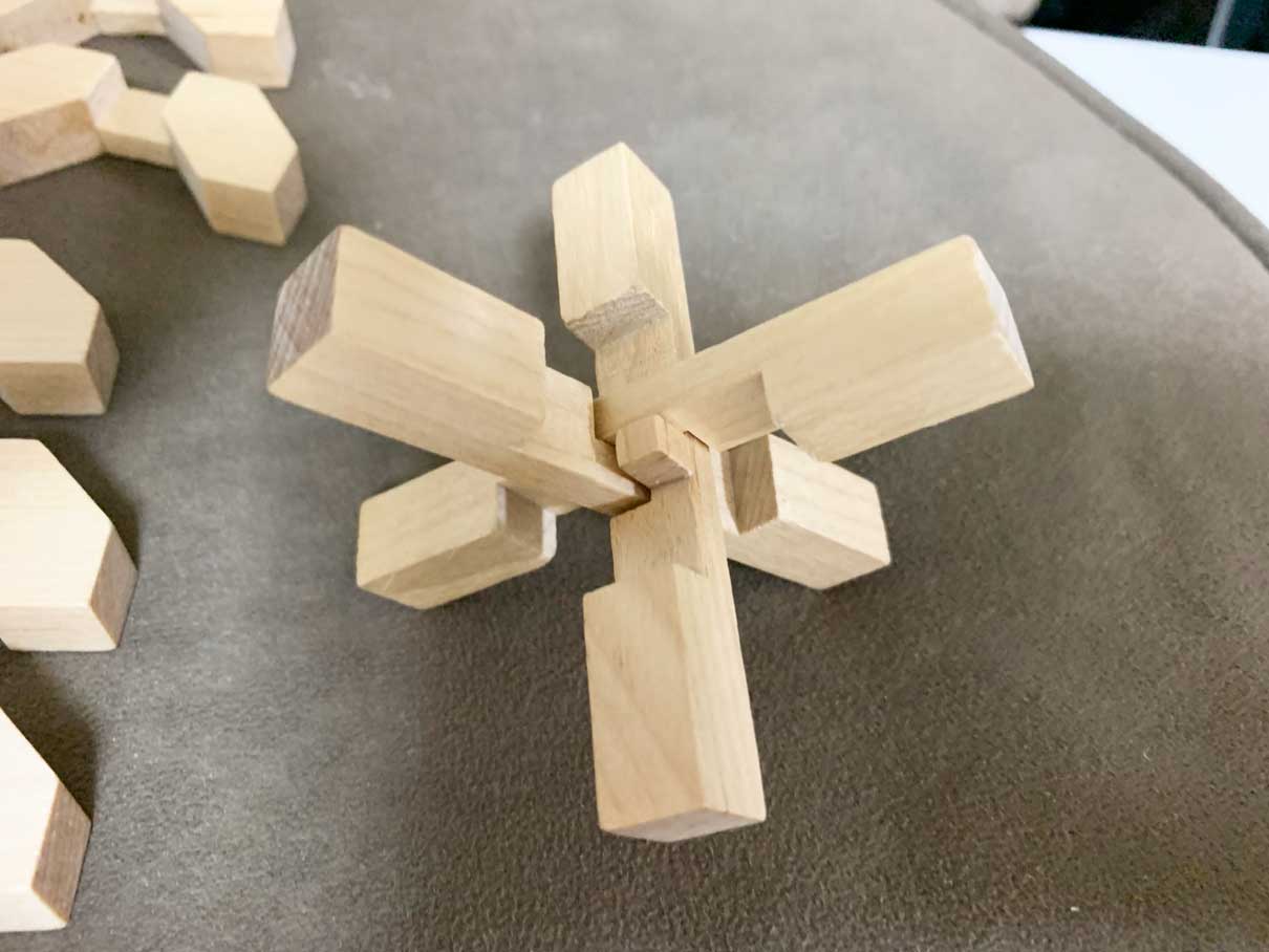 木製立体パズル（ウッドパズル）の組み立て方。ファースト・アロー製 