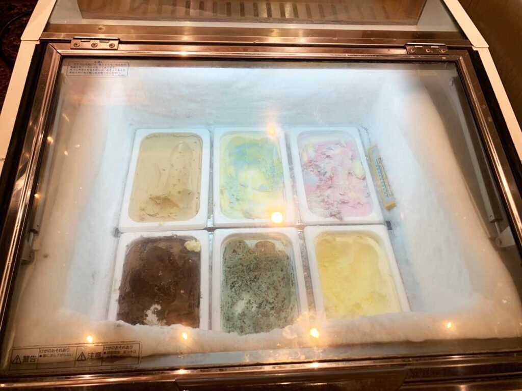 熟成焼肉いちばんのデザートバー種類一覧。アイスクリーム・ワッフル・わたあめ等